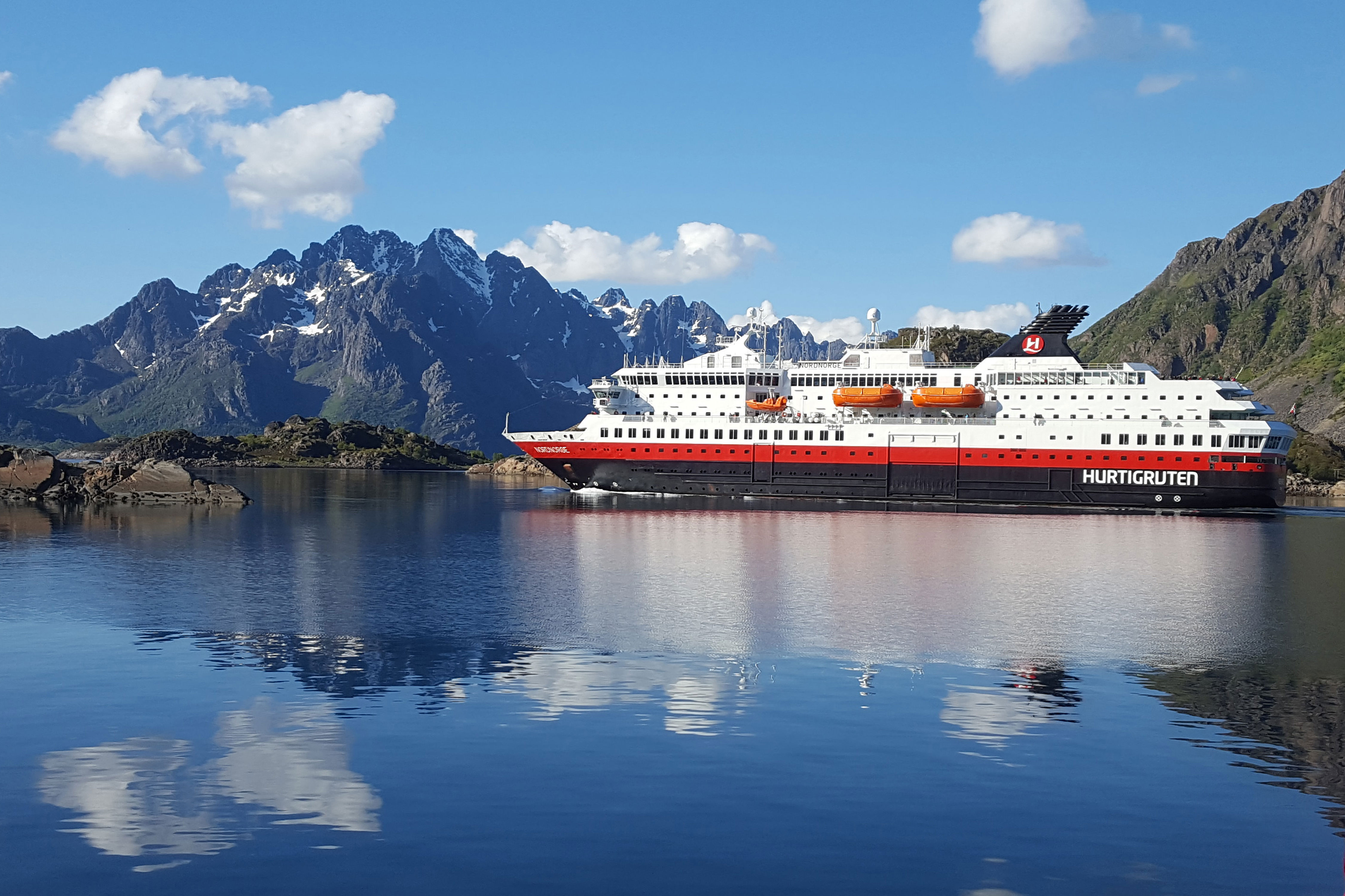 Middernachtzon cruise met Hurtigruten incl. vlucht