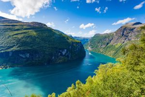 Middernachtzon cruise met Hurtigruten incl. vlucht