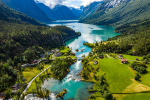 Middernachtzon cruise met Hurtigruten incl. vlucht
