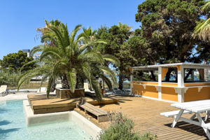 ENDLSS Beach & Discohotel