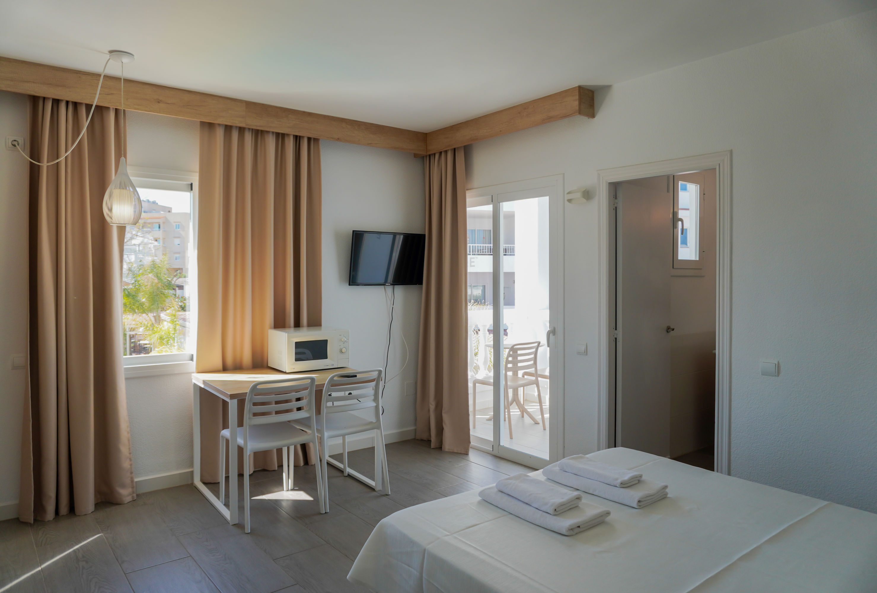 ENDLSS Beach & Discohotel