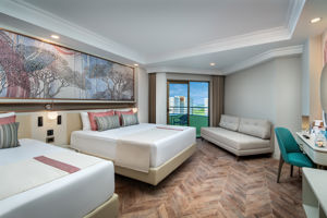 Delphin Palace