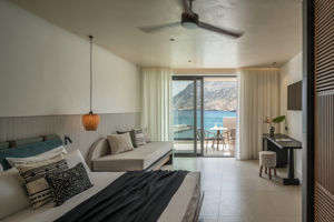 woonvoorbeeld standaardkamer met zeezicht