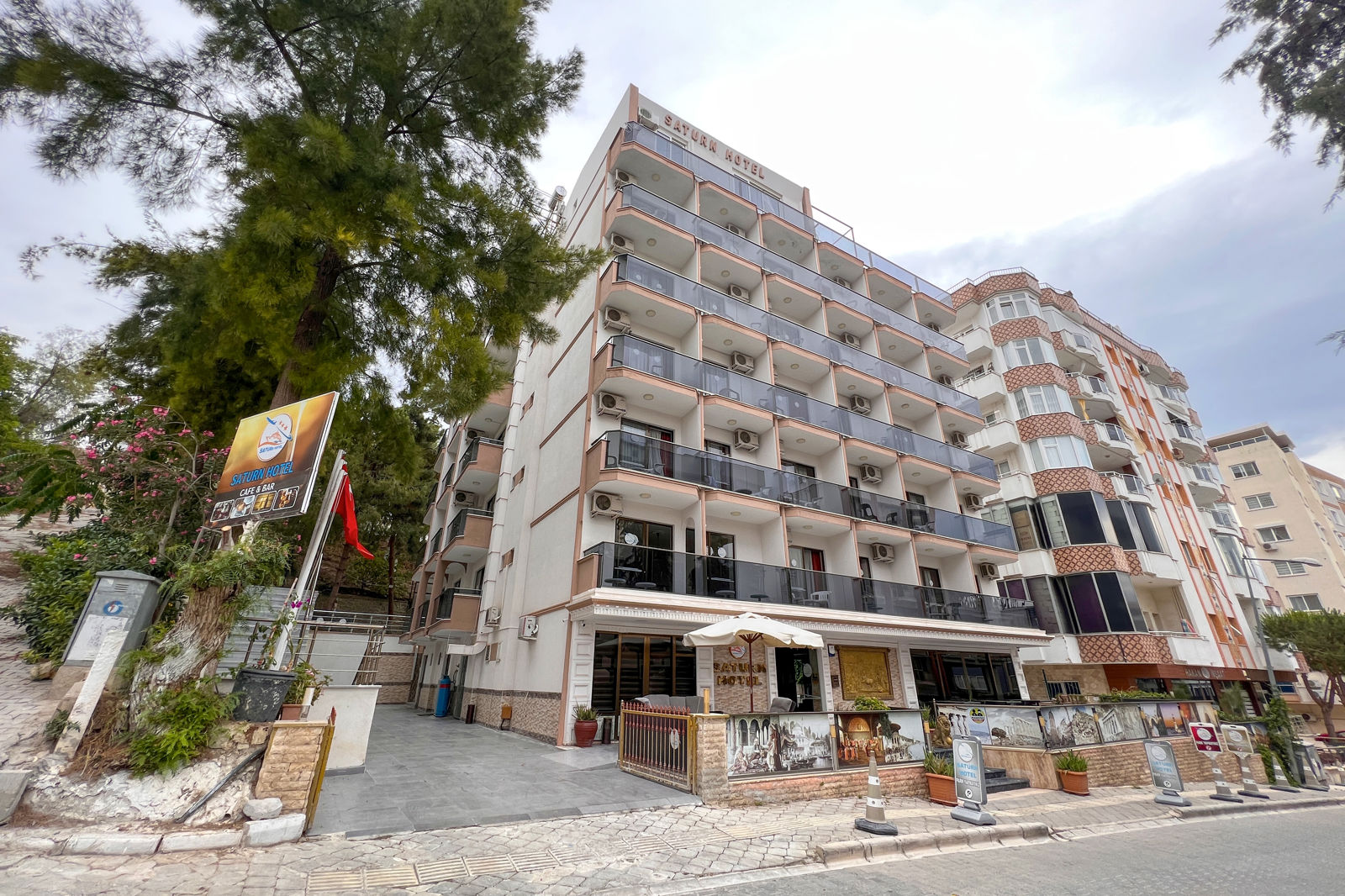 Saturn Hotel