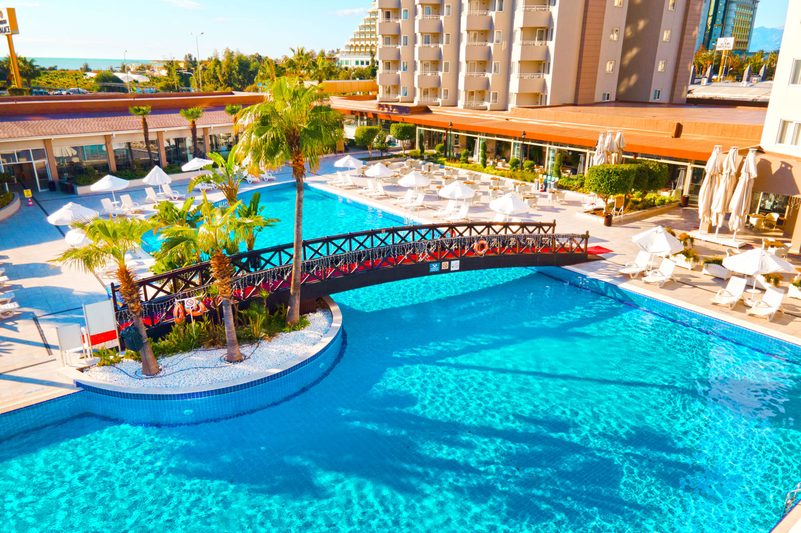 Grand Park Lara slide 1