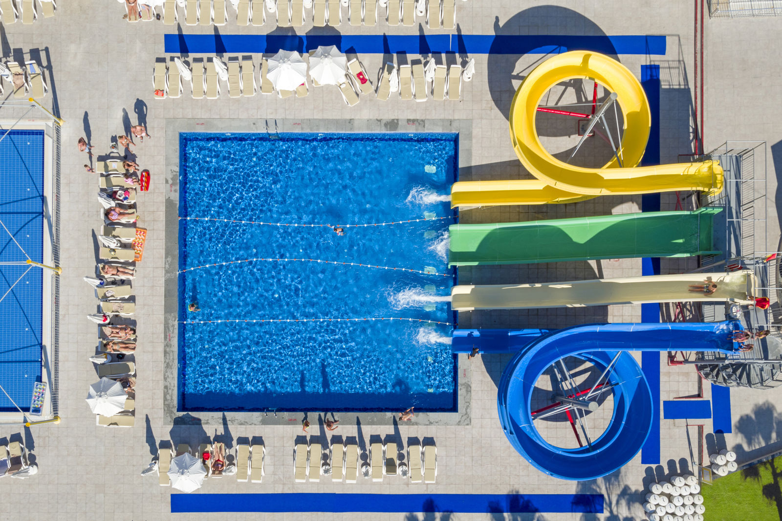 Grand Park Lara slide 2