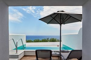 Woonvoorbeeld Standaardkamer zeezicht met prive zwembad (country)