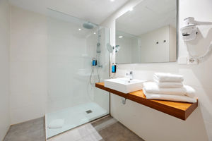 Woonvoorbeeld standaardkamer triple