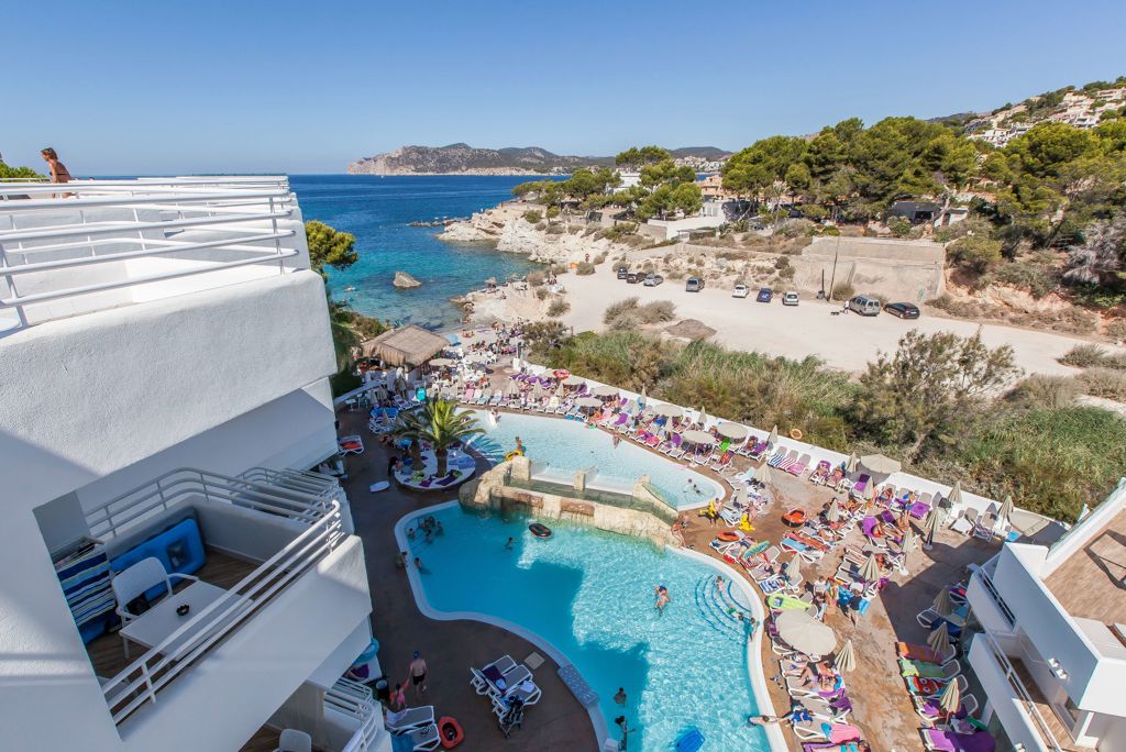 Fergus Style Cala Blanca