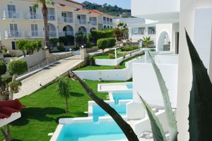 Woonvoorbeeld junior suite met prive zwembad