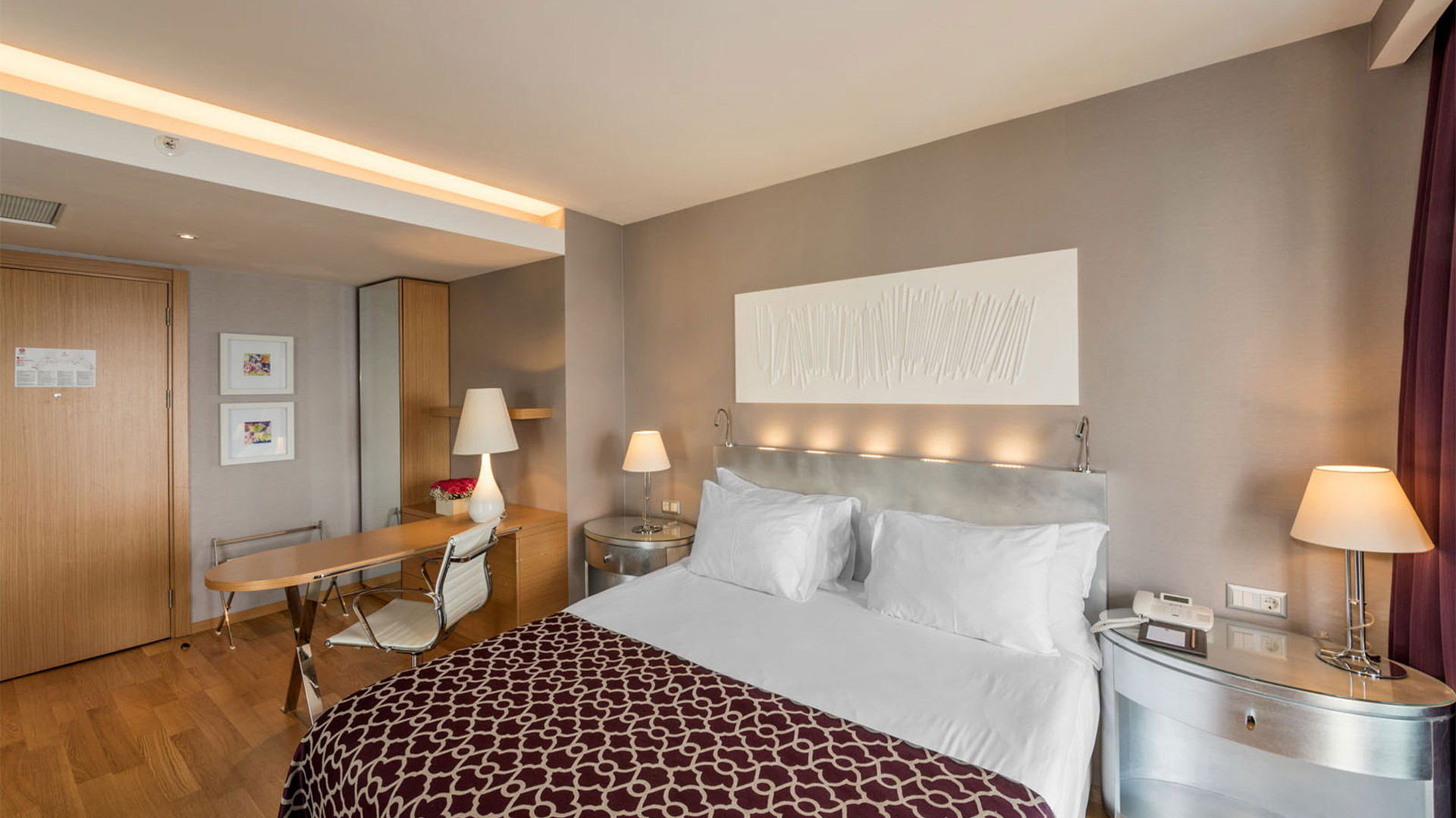 Akra Hotel