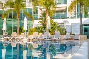 Karmir Resort & Spa