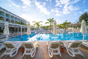 Karmir Resort & Spa