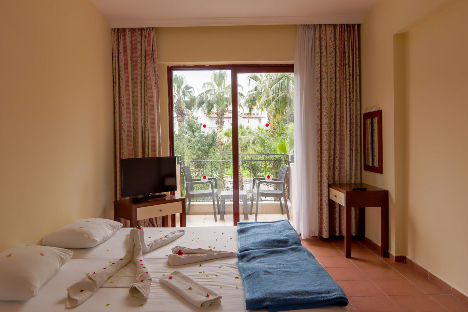 Lemas Suite Hotel slide 4