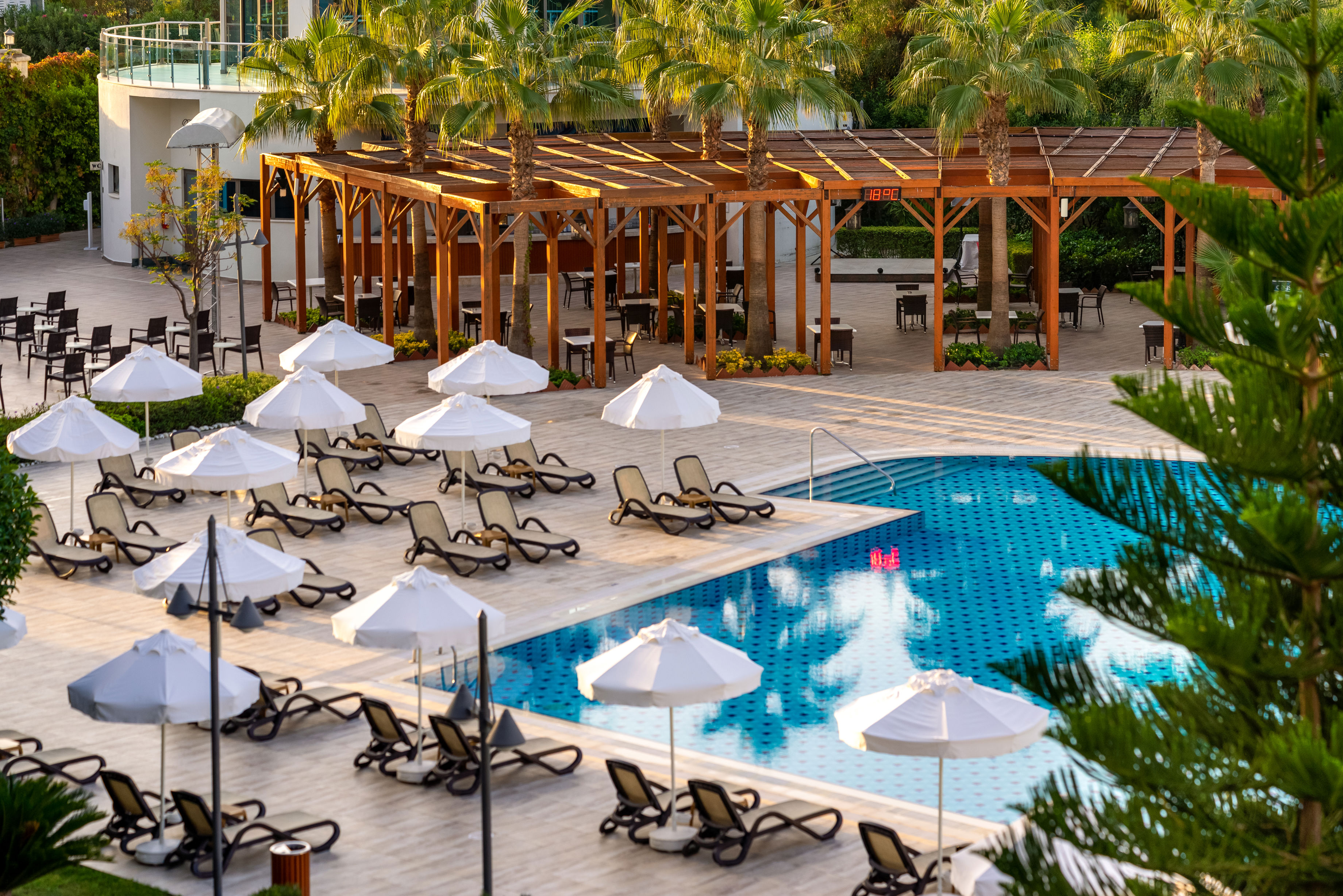 Commodore Elite Suites & Spa