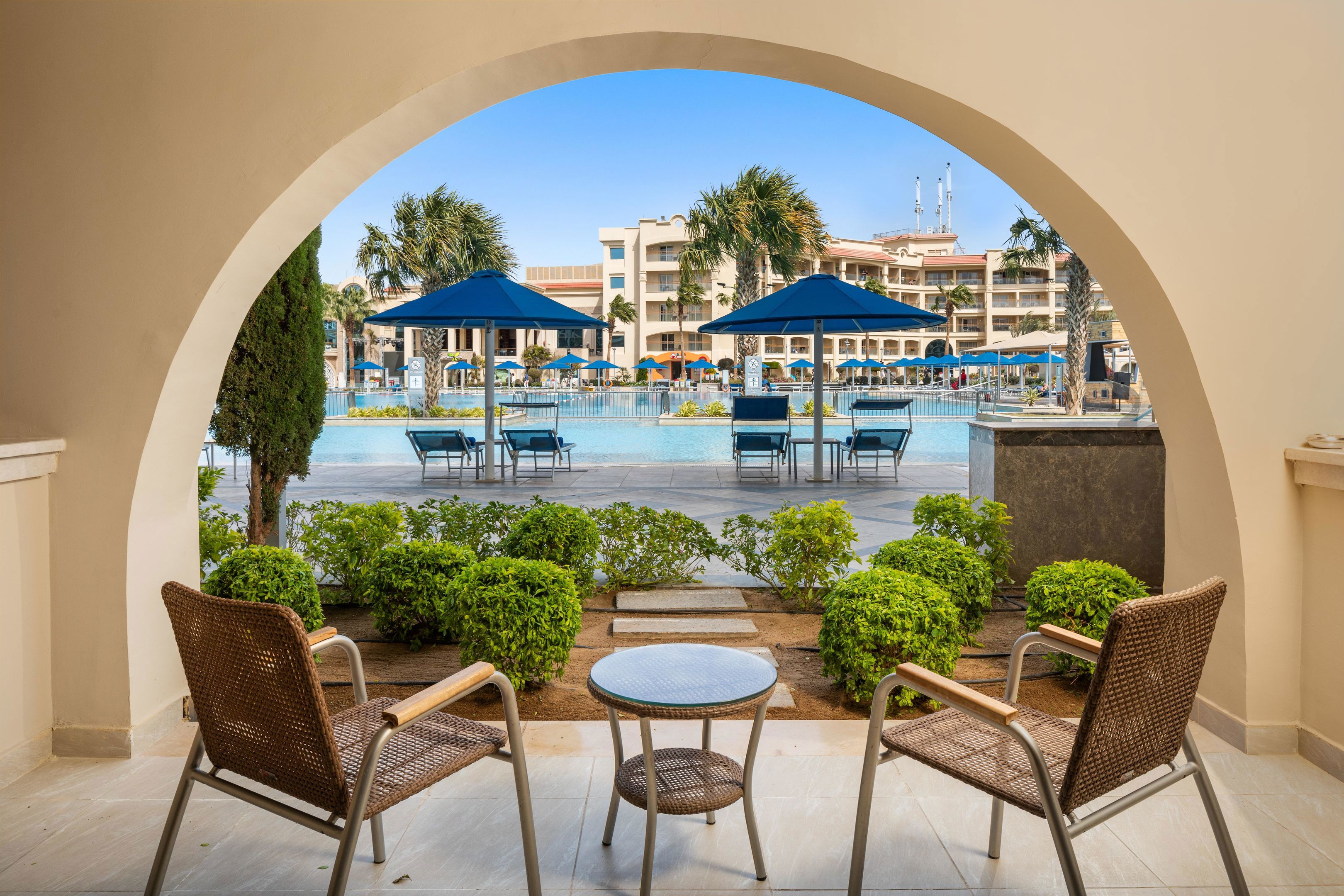 Pickalbatros White Beach Resort