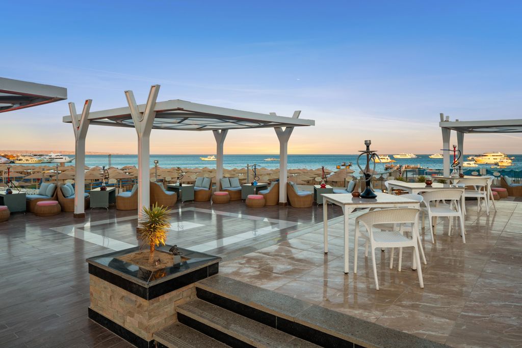 Pickalbatros White Beach Resort