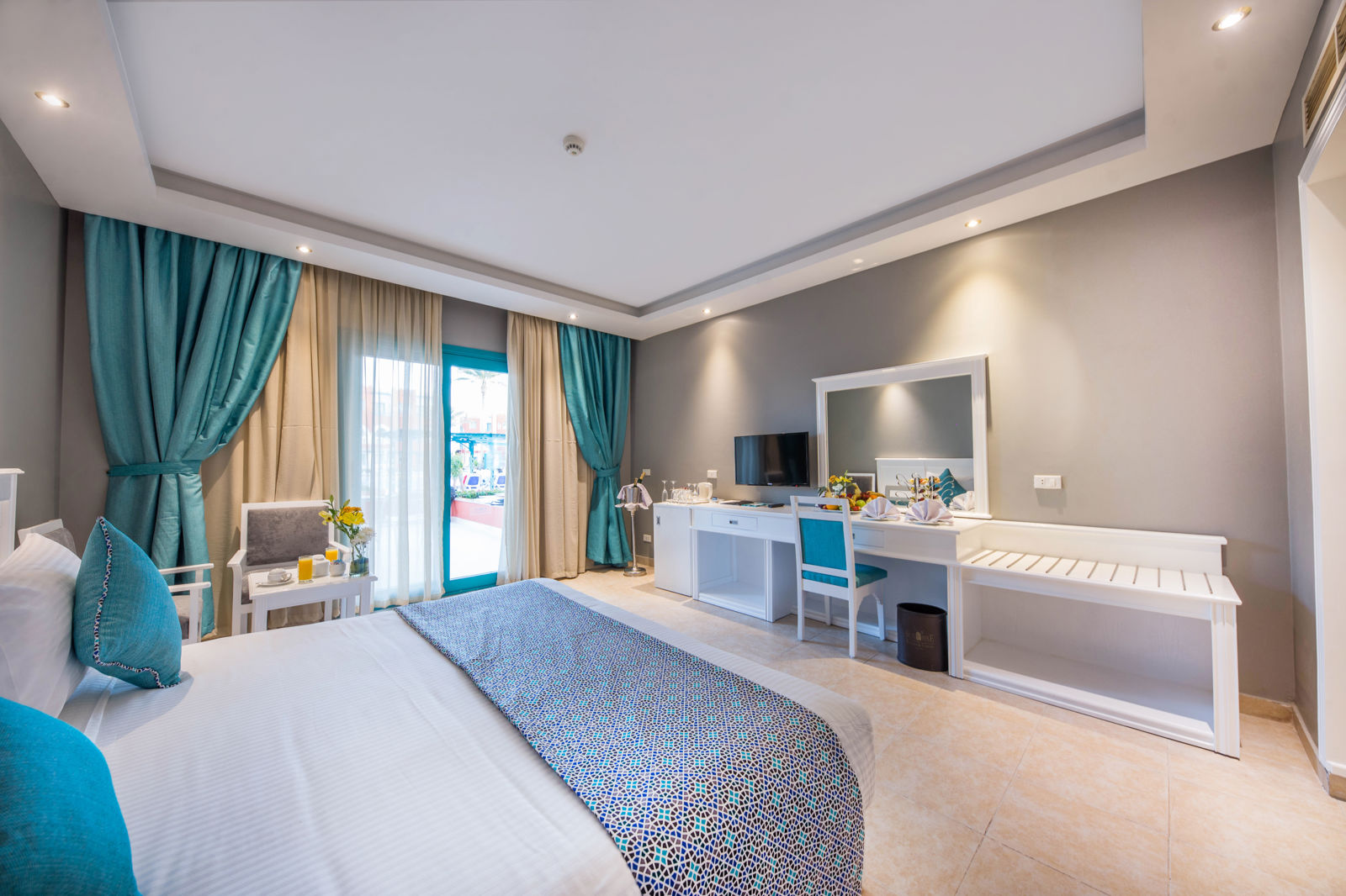 Sunrise Select Garden Beach slide 5