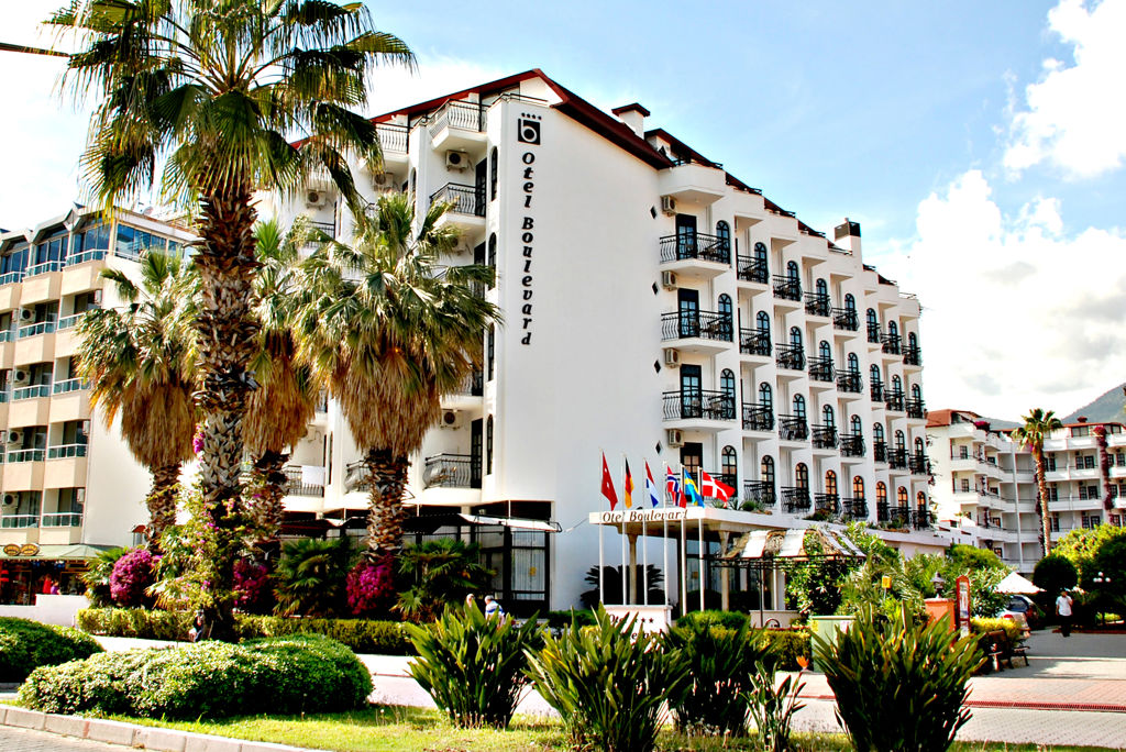 Boulevard Hotel