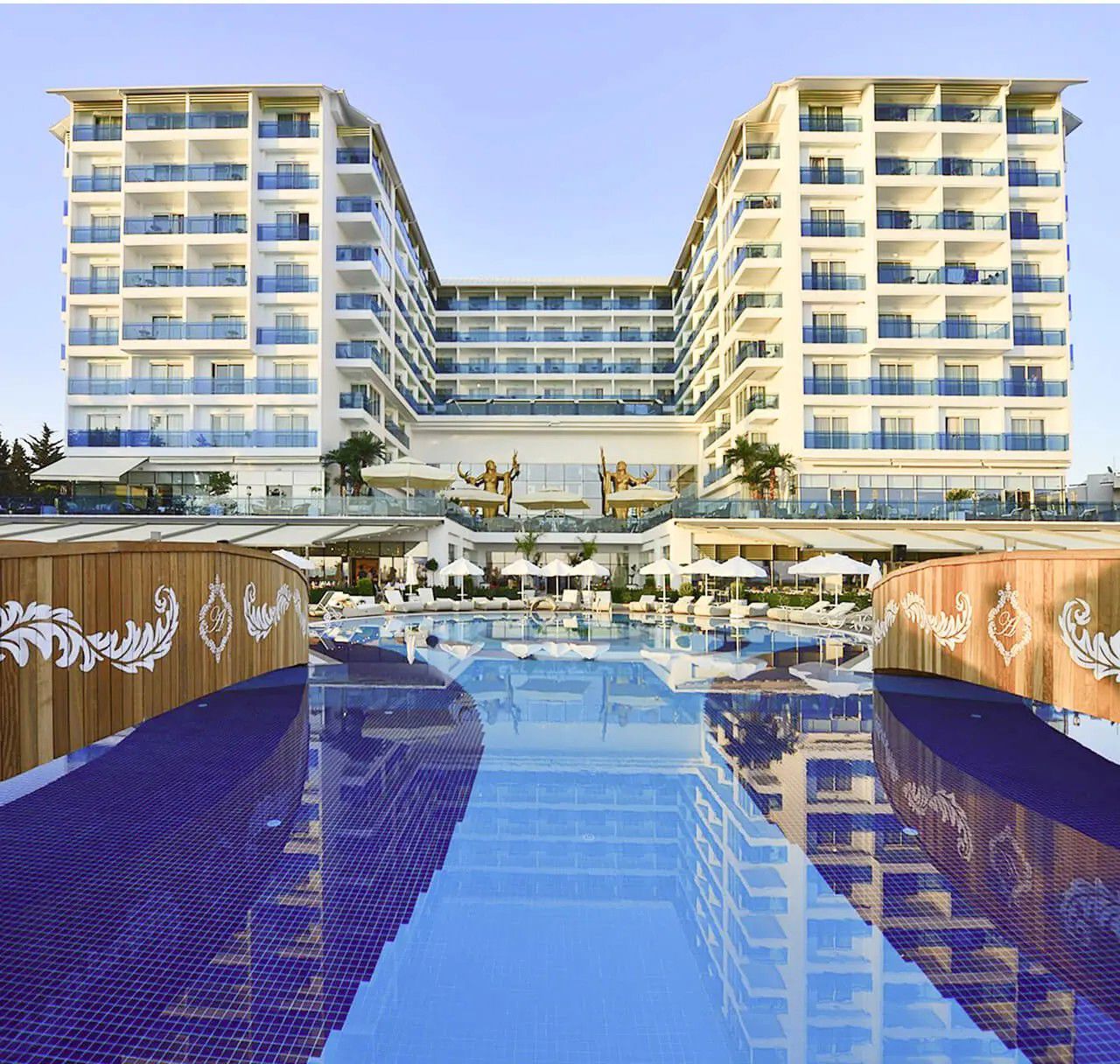Azura Deluxe Resort & Spa