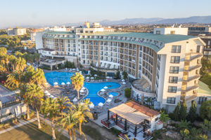 Lyra Resort