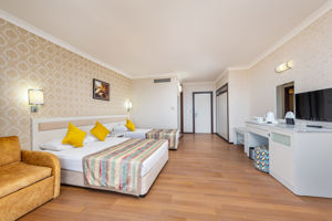 Lyra Resort