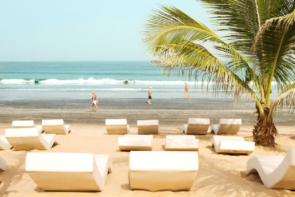 Djembe Beach Resort in Kololi. Goedkope vakantie Gambia.