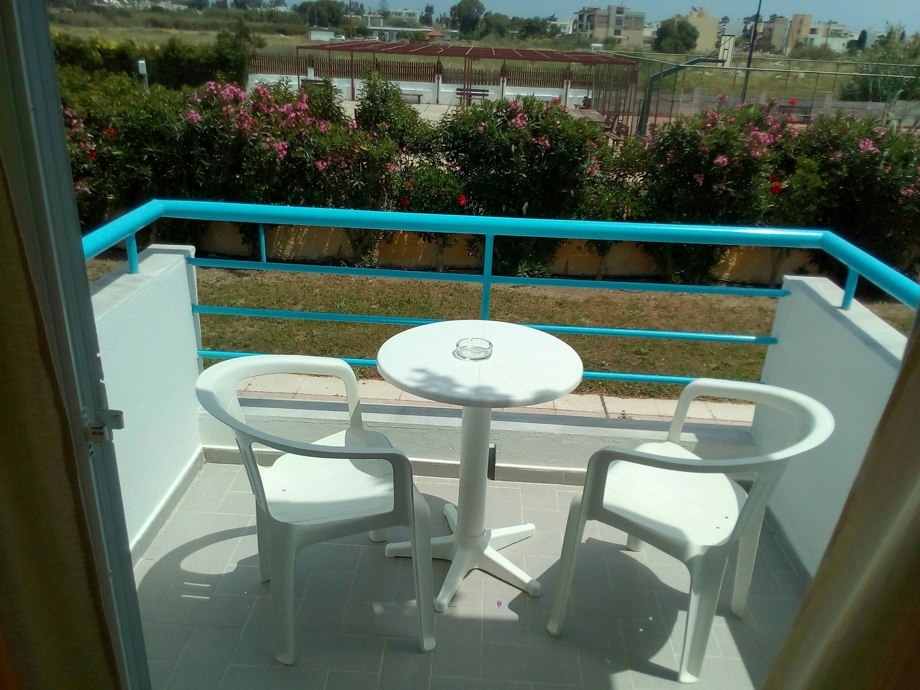 Leonidas Hotel & Studio's