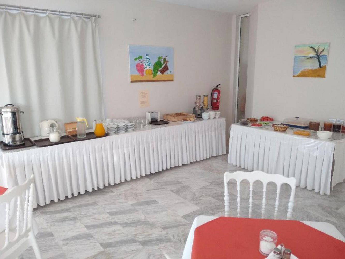 Leonidas Hotel & Studio's