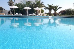 Leonidas Hotel & Studio's