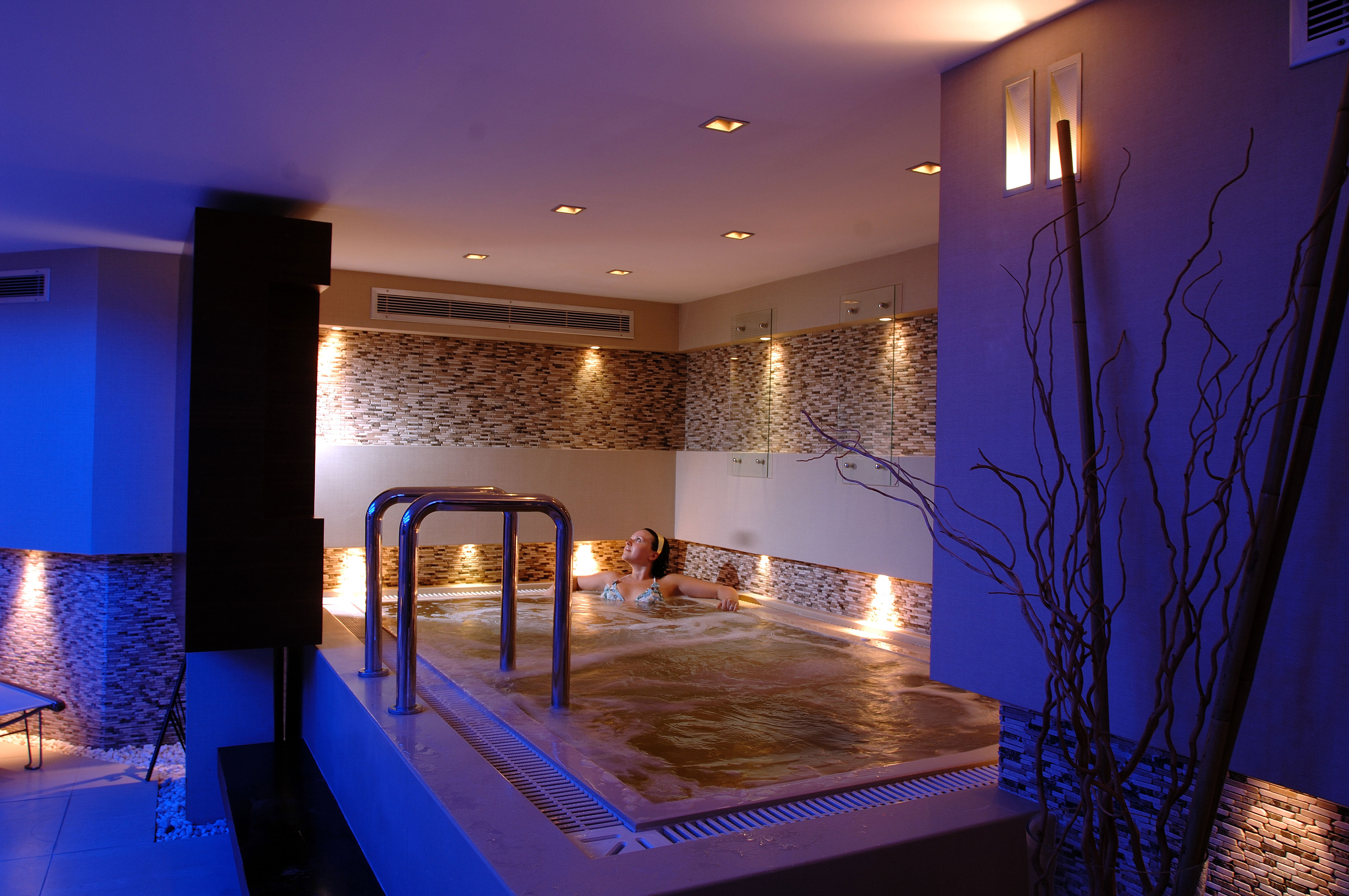 Elegance Hotel