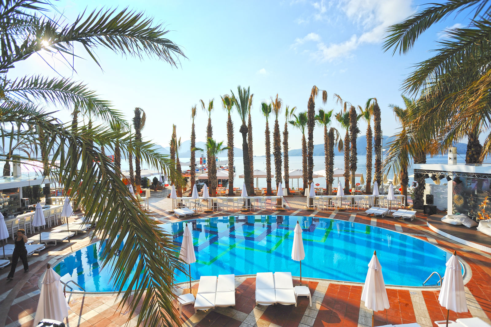 Elegance Hotel