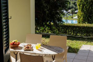 Woonvoorbeeld superior 3-kamerappartement zwembadzicht