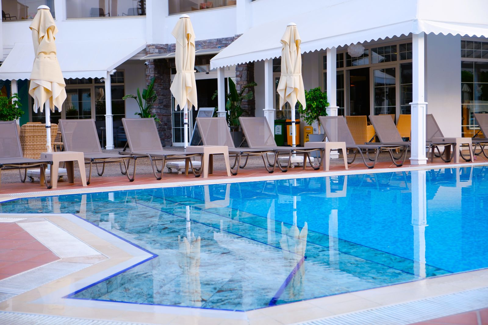 Hawaii Hotel By Yunus slide 2