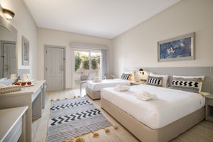 Woonvoorbeeld familiekamer premium zwembadzicht