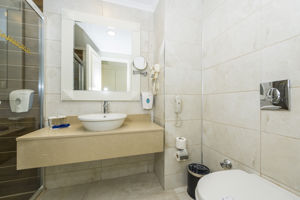 Woonvoorbeeld badkamer van een standaardkamer