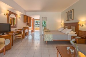 Kipriotis Maris Suites