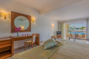 Kipriotis Maris Suites