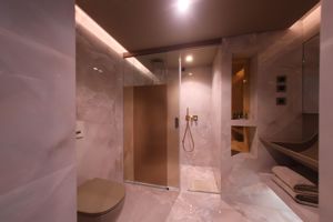 Woonvoorbeeld deluxe kamer badkamer