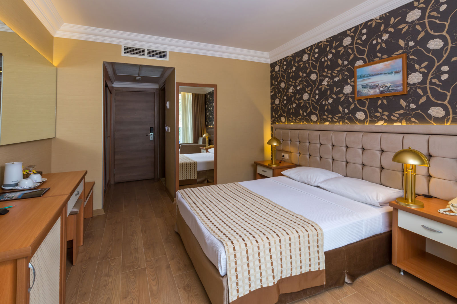 L' Etoile Hotel slide 5