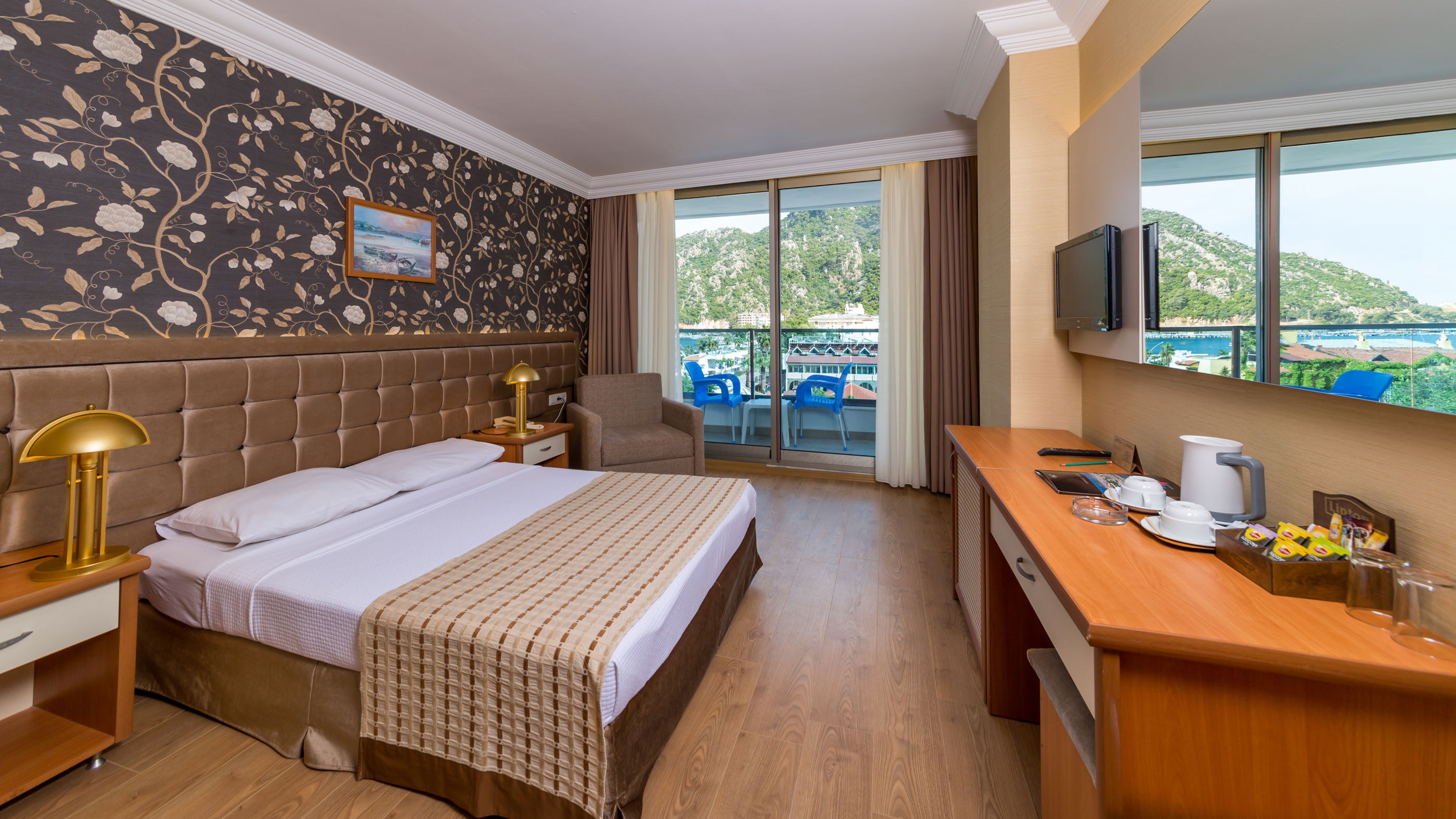 L' Etoile Hotel