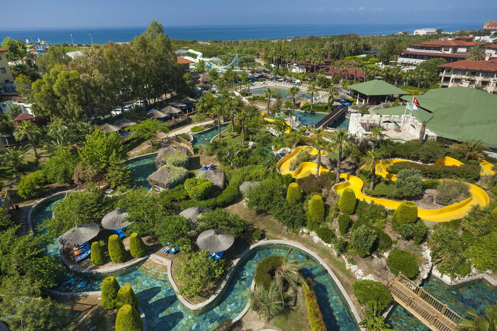 Club Grand Side slide 1