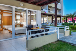 Woonvoorbeeld familiekamer tuinzicht