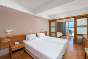 Woonvoorbeeld familiekamer zeezicht