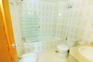 Woonvoorbeeld badkamer van de standaardkamer