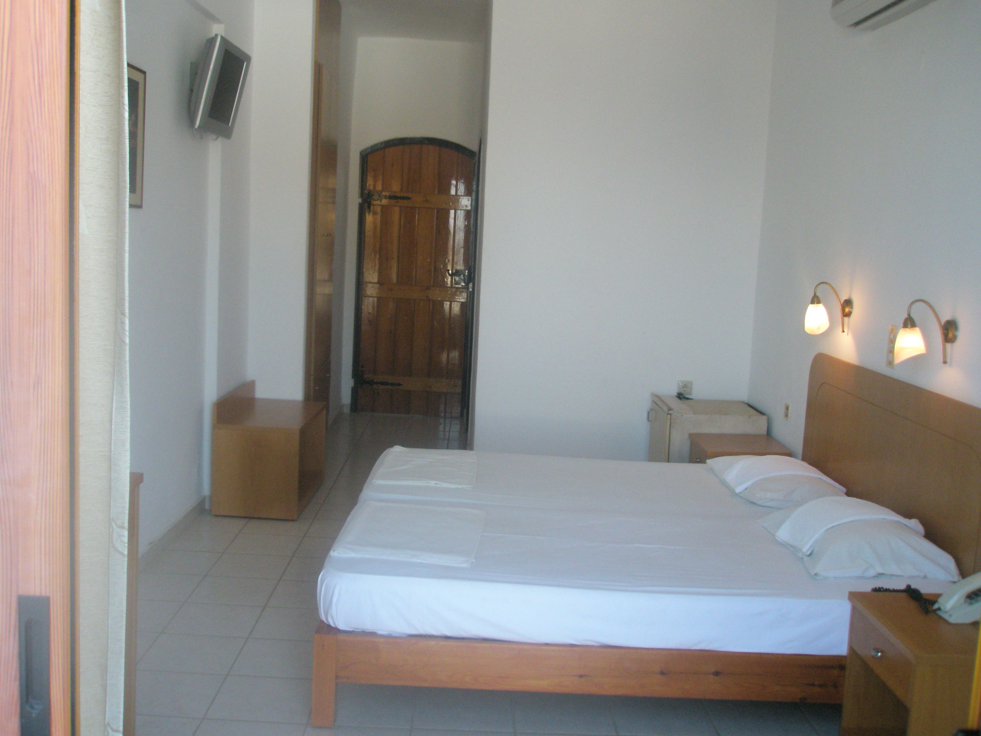 Adonis Hotel