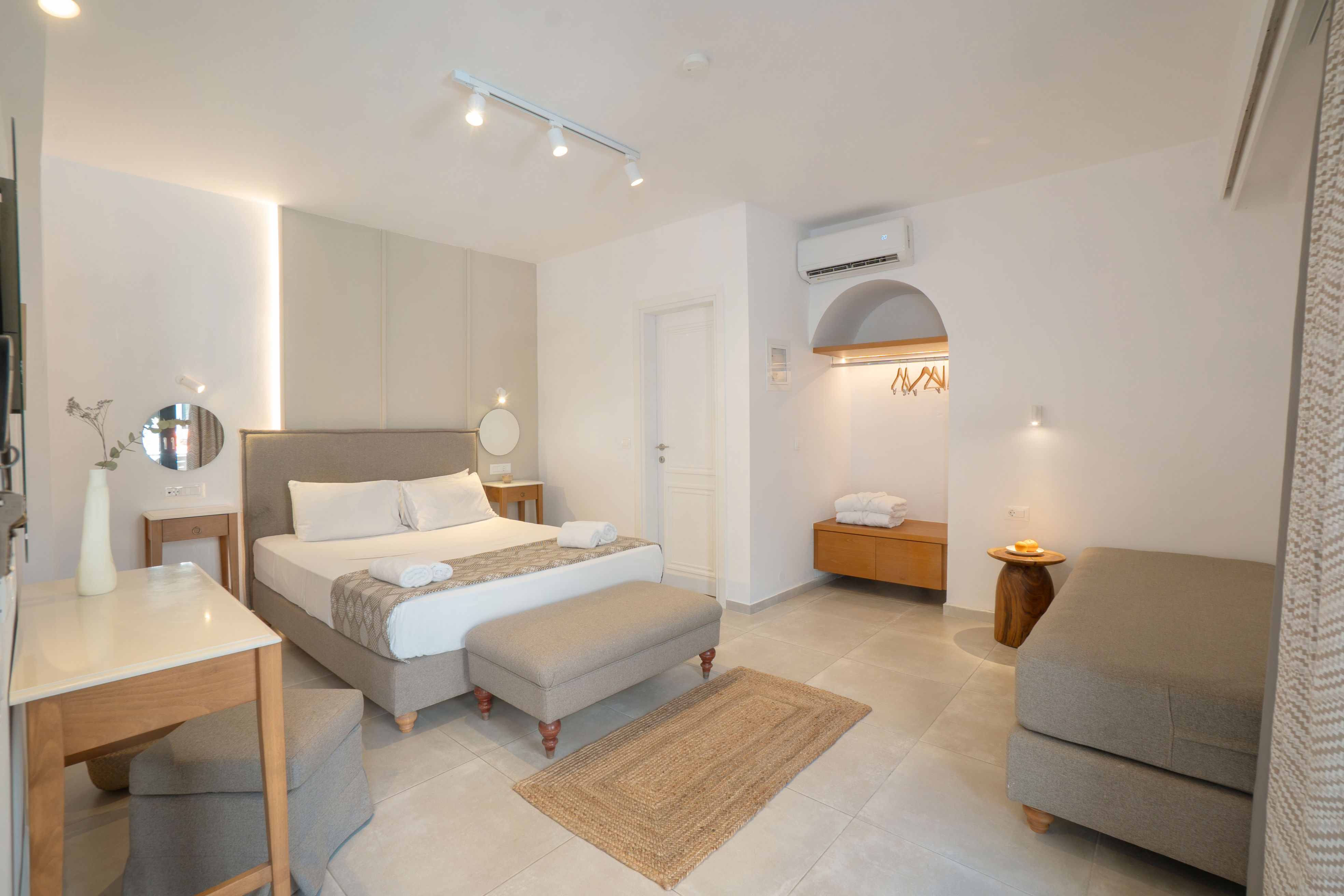 Nami Hotel & Suites