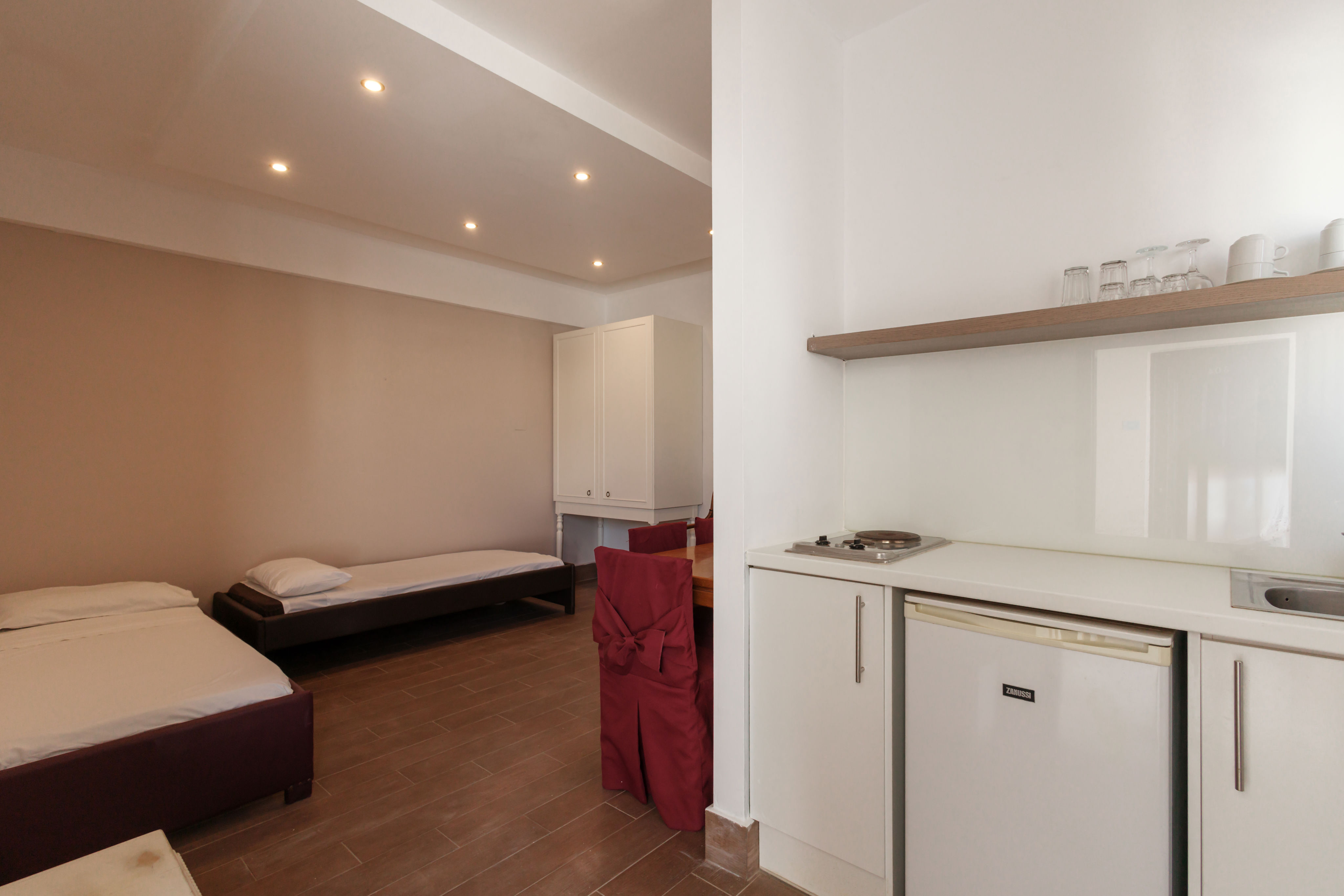 Nami Hotel & Suites