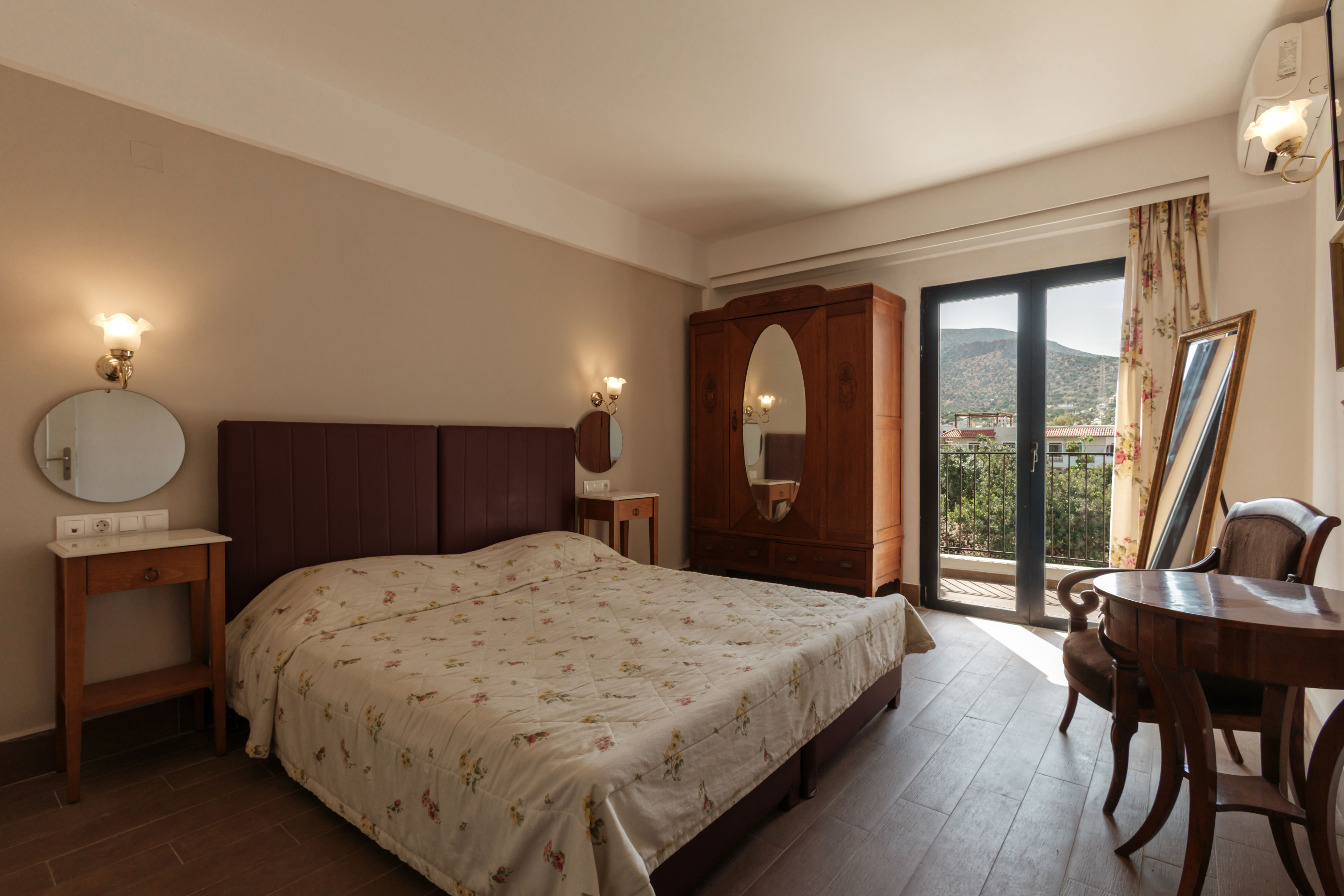 Nami Hotel & Suites
