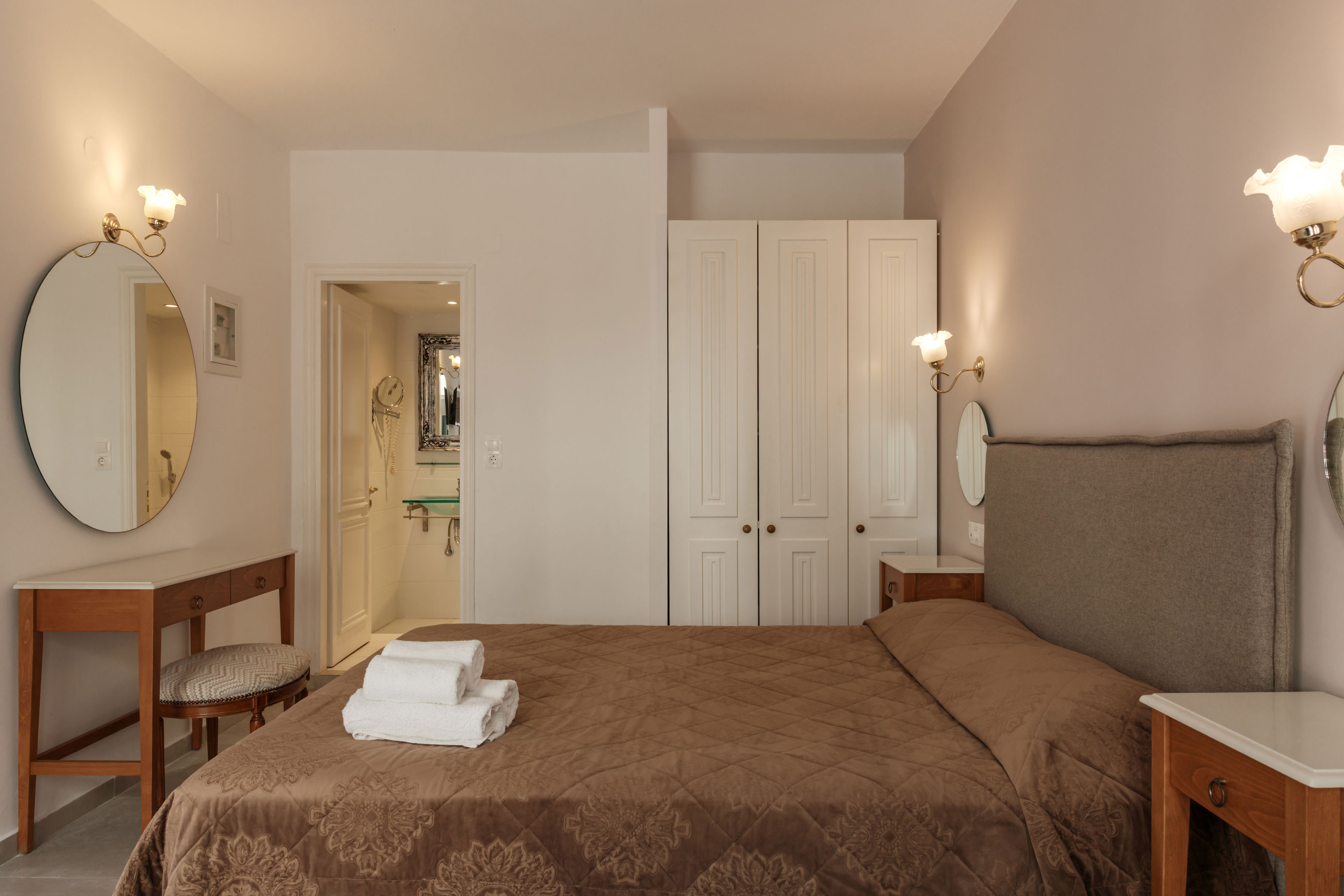 Nami Hotel & Suites